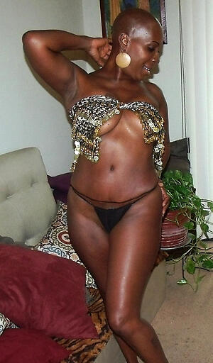 mature ebony mamas nude pics