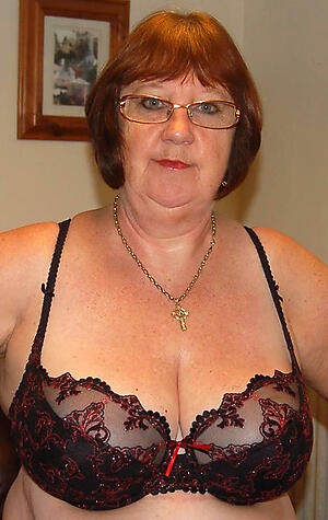 Horny matures in bras xxx pics