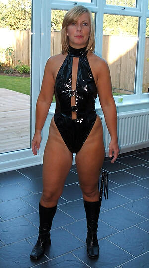 Xxx matures in latex hot pics