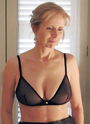 Blue mature woman wearing bra erotic pics
