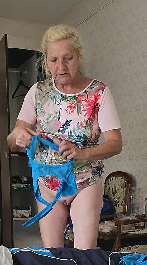 Slutty hot gilf porn