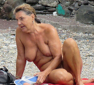 Hot matures on the beach porn pics