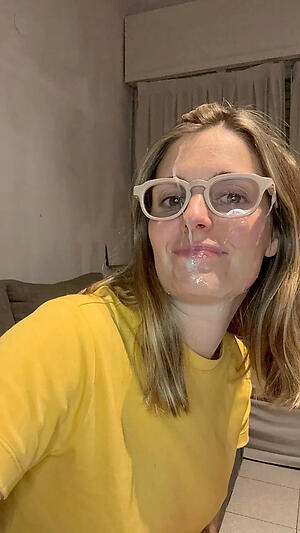Sexy mature in glasses porn pics